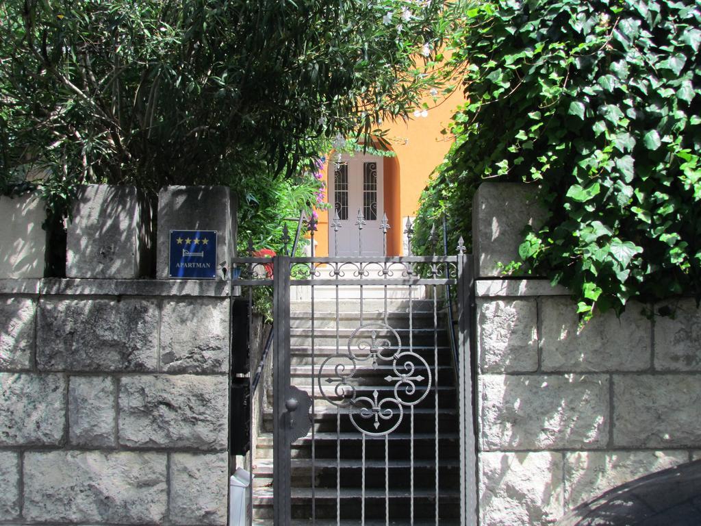 Apartment Bacvice Holiday With Free Parking Split Bagian luar foto